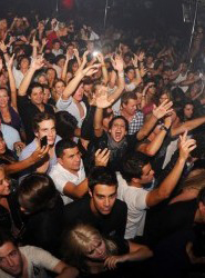 Crowd_Vertical